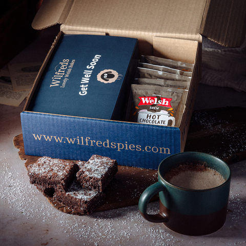 Chocolate Hamper Gift Box – 12 Belgian Chocolate Brownies & 5 Welsh Hot Chocolate Sachets