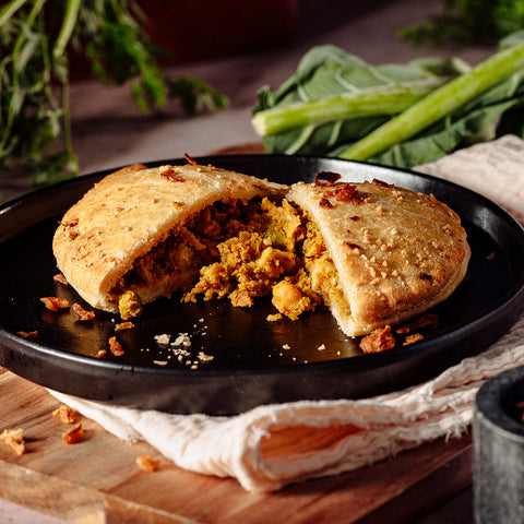Onion Baa-ji: Onion Bhaji Inspired Pasty With Mango Chutney (190g)