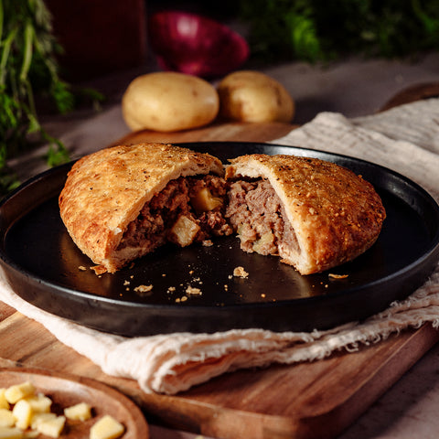 Gower Caws: Steak & Cheddar Pasty (190g)