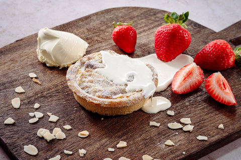 Strawberry & Cream Crumble Tart (145g)