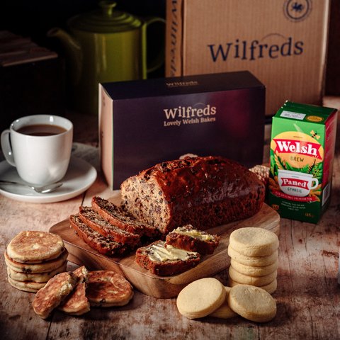 Welsh Gift Tea Hamper – Bara Brith Fruit Cake, Welsh Cakes, Shortbread & Tea