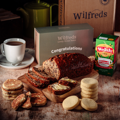 Welsh Gift Tea Hamper – Bara Brith Fruit Cake, Welsh Cakes, Shortbread & Tea