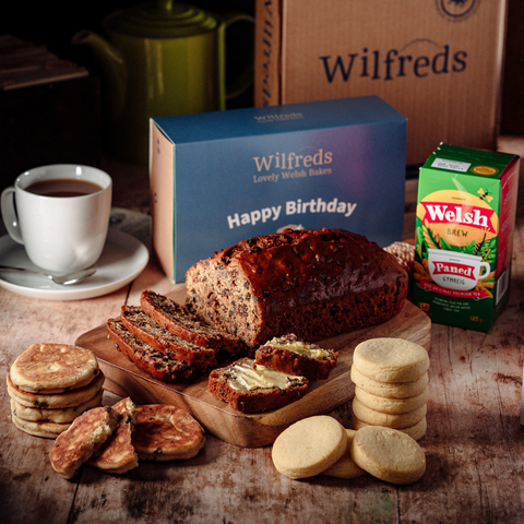 Welsh Gift Tea Hamper – Bara Brith Fruit Cake, Welsh Cakes, Shortbread & Tea