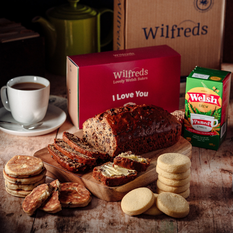 Welsh Gift Tea Hamper – Bara Brith Fruit Cake, Welsh Cakes, Shortbread & Tea