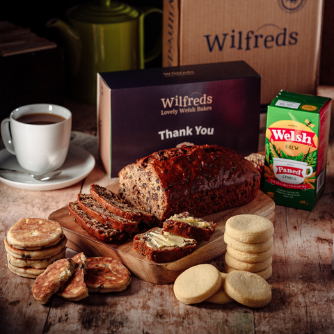 Welsh Gift Tea Hamper – Bara Brith Fruit Cake, Welsh Cakes, Shortbread & Tea