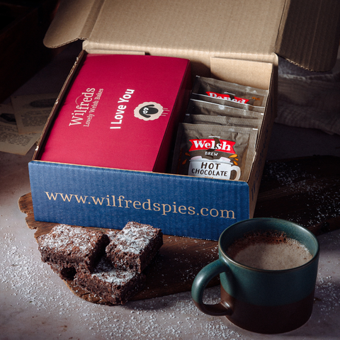 Chocolate Hamper Gift Box – 12 Belgian Chocolate Brownies & 5 Welsh Hot Chocolate Sachets