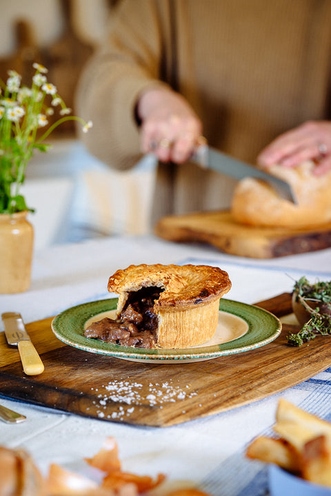 Gower Cwtch: Beef & Horseradish Pie (265g)