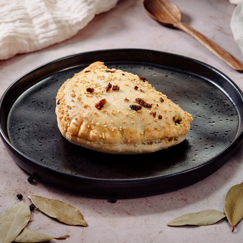 Onion Baa-ji: Onion Bhaji Inspired Pasty With Mango Chutney (190g)